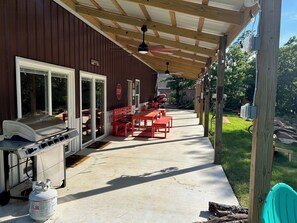 Outdoor dining - Large porch offers beautiful views of the lake. Enjoy unique interior design! (Mannford)