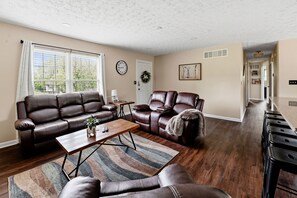 Smart TV - Cozy Encounter Located Less Than 15 Mins to Ark Encounter (Dry Ridge)