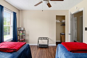 3 bedrooms, iron/ironing board, travel crib, free WiFi - Cozy Encounter Located Less Than 15 Mins to Ark Encounter (Dry Ridge)