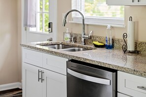 Fridge, microwave, oven, stovetop - Cozy Encounter Located Less Than 15 Mins to Ark Encounter (Dry Ridge)