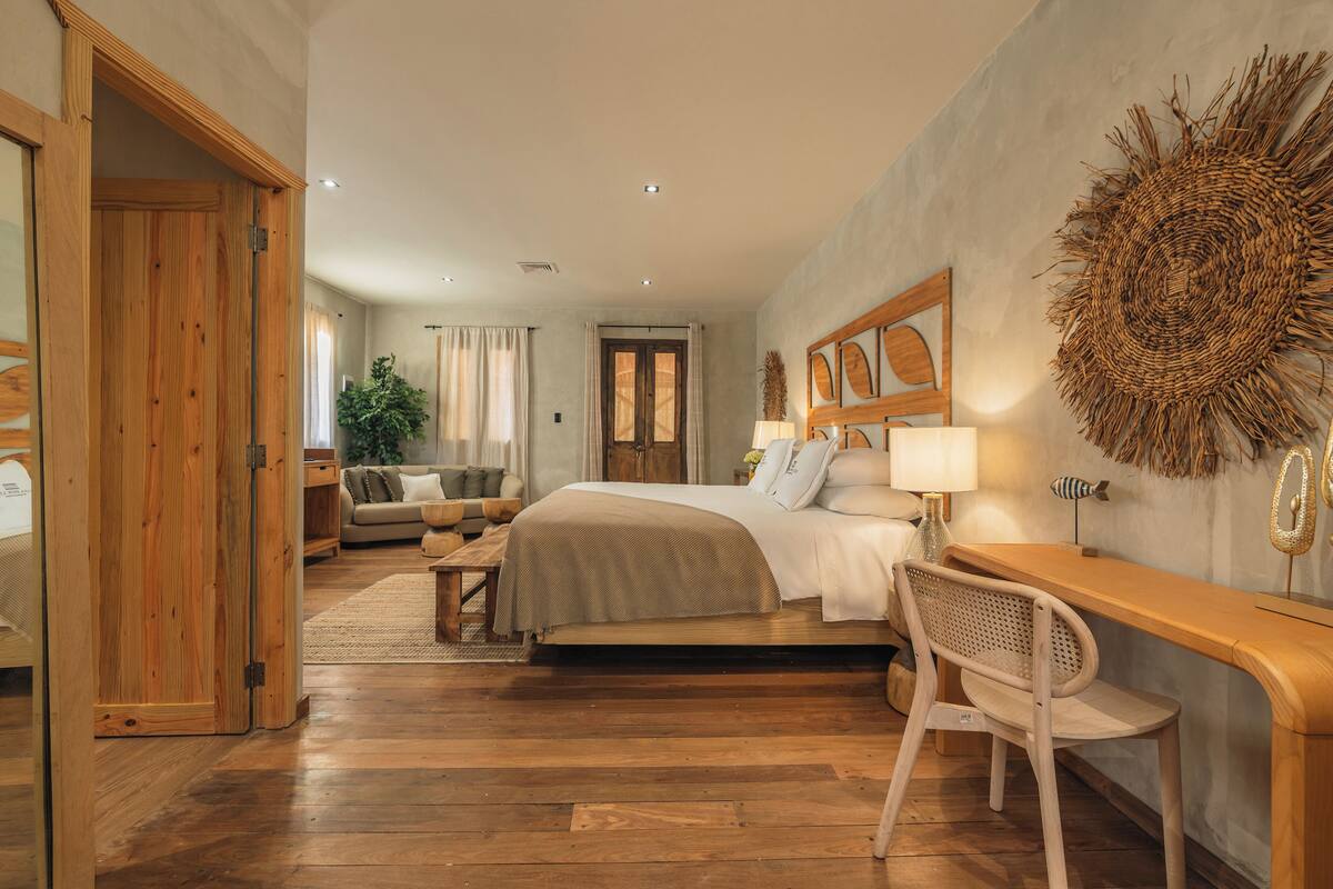 Imperial Suite | Premium bedding, minibar, in-room safe, desk
