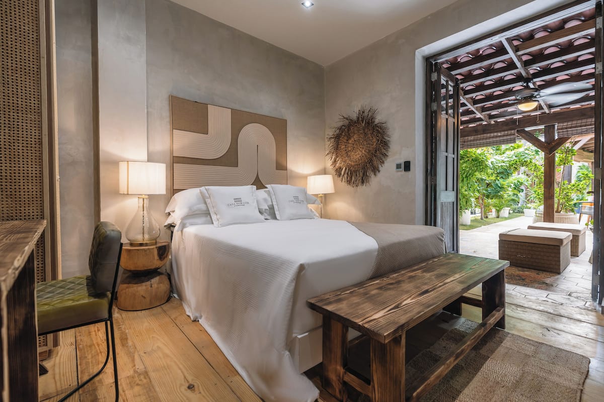 Premium Double Room | 1 bedroom, premium bedding, minibar, in-room safe