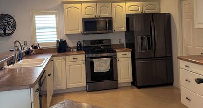 Absolutely chill villa in Mallory. Close to Sumter with all the amenities.