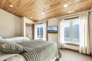 5 bedrooms, WiFi, bed sheets