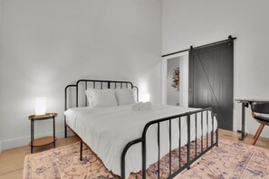 2 bedrooms, desk, iron/ironing board, free WiFi