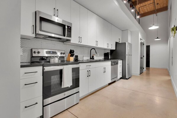 Fridge, microwave, oven, stovetop