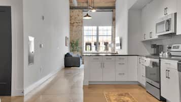 Kylskåp, mikrovågsugn, ugn och spishäll