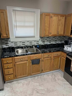 Private kitchen - Spacious 3-Bedroom with 4 beds, Fully Furnished Home Near Downtown Winston-Salem (Winston-Salem)