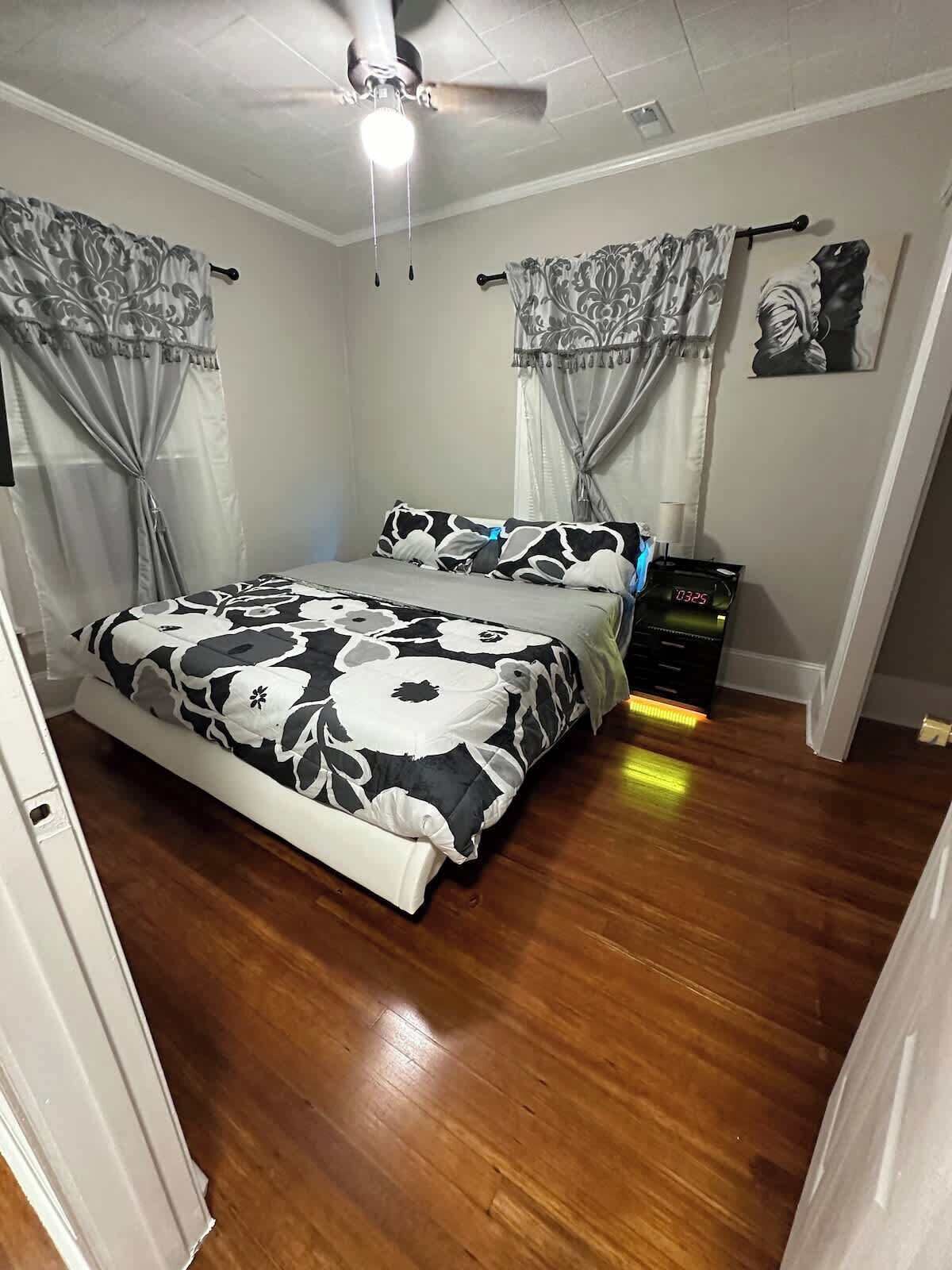 3 bedrooms, iron/ironing board, WiFi, bed sheets