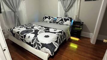 3 bedrooms, iron/ironing board, WiFi, bed sheets