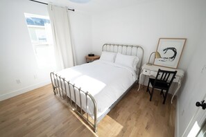 3 bedrooms, desk, iron/ironing board, WiFi