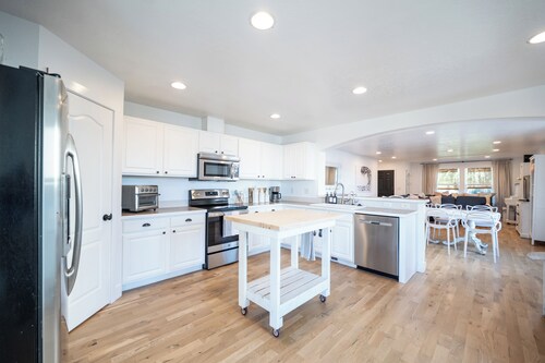 Farmhouse Comfort in Nampa! Relax and unwind!