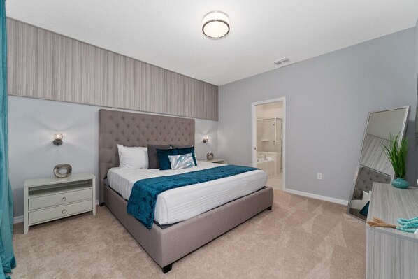 5 slaapkamers, een bureau, een strijkplank/strijkijzer, reisbedje