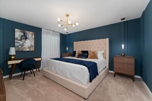 5 slaapkamers, een bureau, een strijkplank/strijkijzer, reisbedje