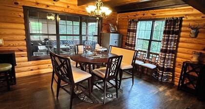 Charming 3-bedroom cabin with AC and WiFi at Barren River Lake in Lucas, KY