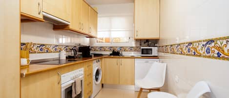 Apartment | Private kitchen | Cookware/dishes/utensils