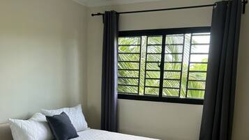3 bedrooms, iron/ironing board, WiFi (free), bed sheets