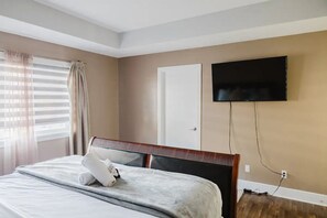 5 bedrooms, iron/ironing board, WiFi - Spacious 5BR Retreat for Groups located in a peaceful neighbour hood (Edmonton)