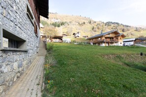 Property grounds - THE ALPINE INTREPIDS (HAUTELUCE)