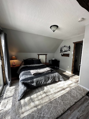 3 bedrooms, desk, iron/ironing board, WiFi