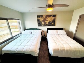 2 bedrooms, desk, iron/ironing board, WiFi