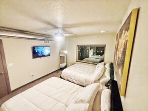2 bedrooms, desk, iron/ironing board, WiFi