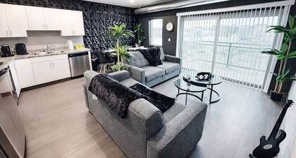 The Green & Onyx Escape