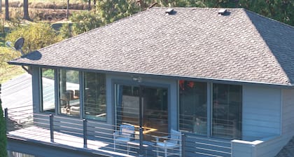 Charming Vineyard Retreat in Willamette Valley