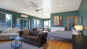 1 bedroom, desk, free WiFi, bed sheets