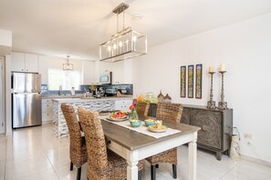 Dining - Beachfront, Ocean Views, 2 bed, Poolside, Gym (St. Thomas)