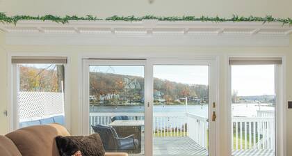 Lake Front Home w/Dock, Kayak, Canoe Right On Lake Hopatcong w/AC Wifi Huge Deck