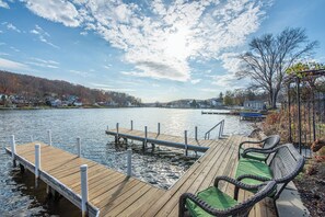 Property grounds - Lake Front Home w/Dock, Kayak, Canoe Right On Lake Hopatcong w/AC Wifi Huge Deck (Jefferson Township)
