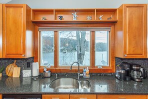 雪櫃、微波爐、焗爐、爐具