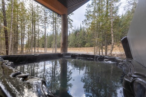 Ski In Mountain Retreat with Hot Tub