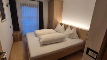 1 quarto, Wi-Fi de cortesia, roupa de cama