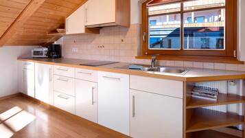 Kühlschrank, Ofen, Herdplatte, Geschirrspüler