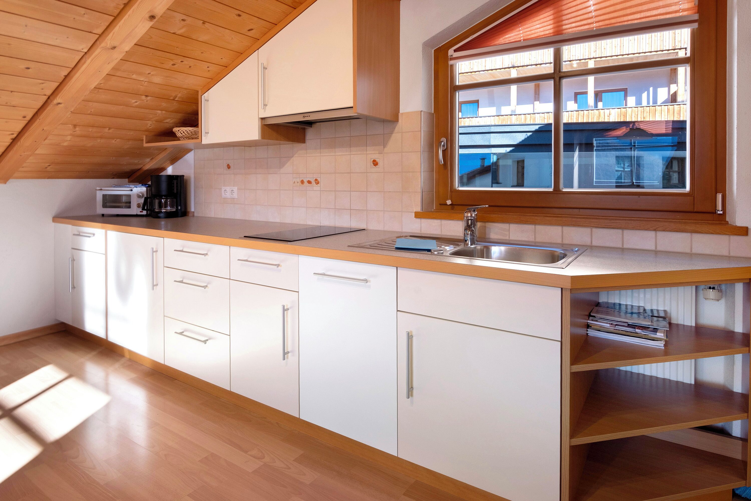 Frigorifero, forno, piano cottura, lavastoviglie