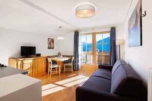 TV - Apartment 'Haus Peer D1' with Mountain View, Balcony and Wi-Fi (Mals)