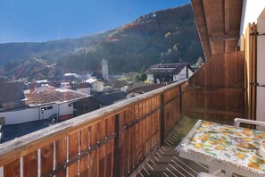 Outdoor dining - Apartment 'Haus Peer D1' with Mountain View, Balcony and Wi-Fi (Mals)