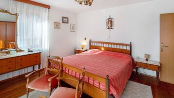 1 bedroom, free WiFi, bed sheets