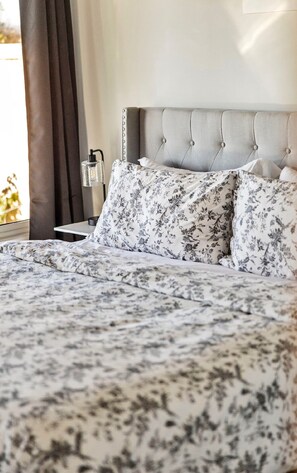 1 bedroom, travel cot, free WiFi, bed sheets