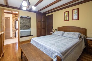 1 slaapkamer, een strijkplank/strijkijzer, gratis wifi, beddengoed