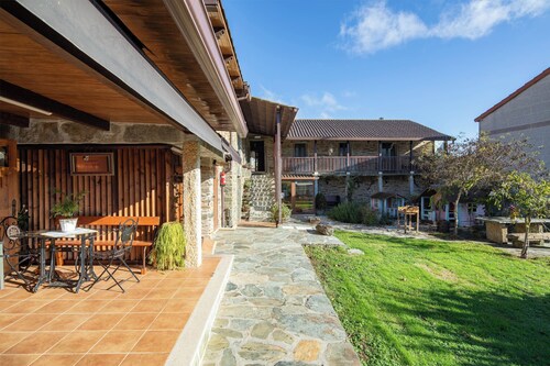 O Forno Do Curro-Casiña Da Avelá: Mountain Views, Shared Pool & Wi-Fi