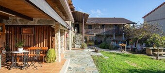 Country House 'O Forno Do Curro -Casa Da Amendoa' with Mountain View
