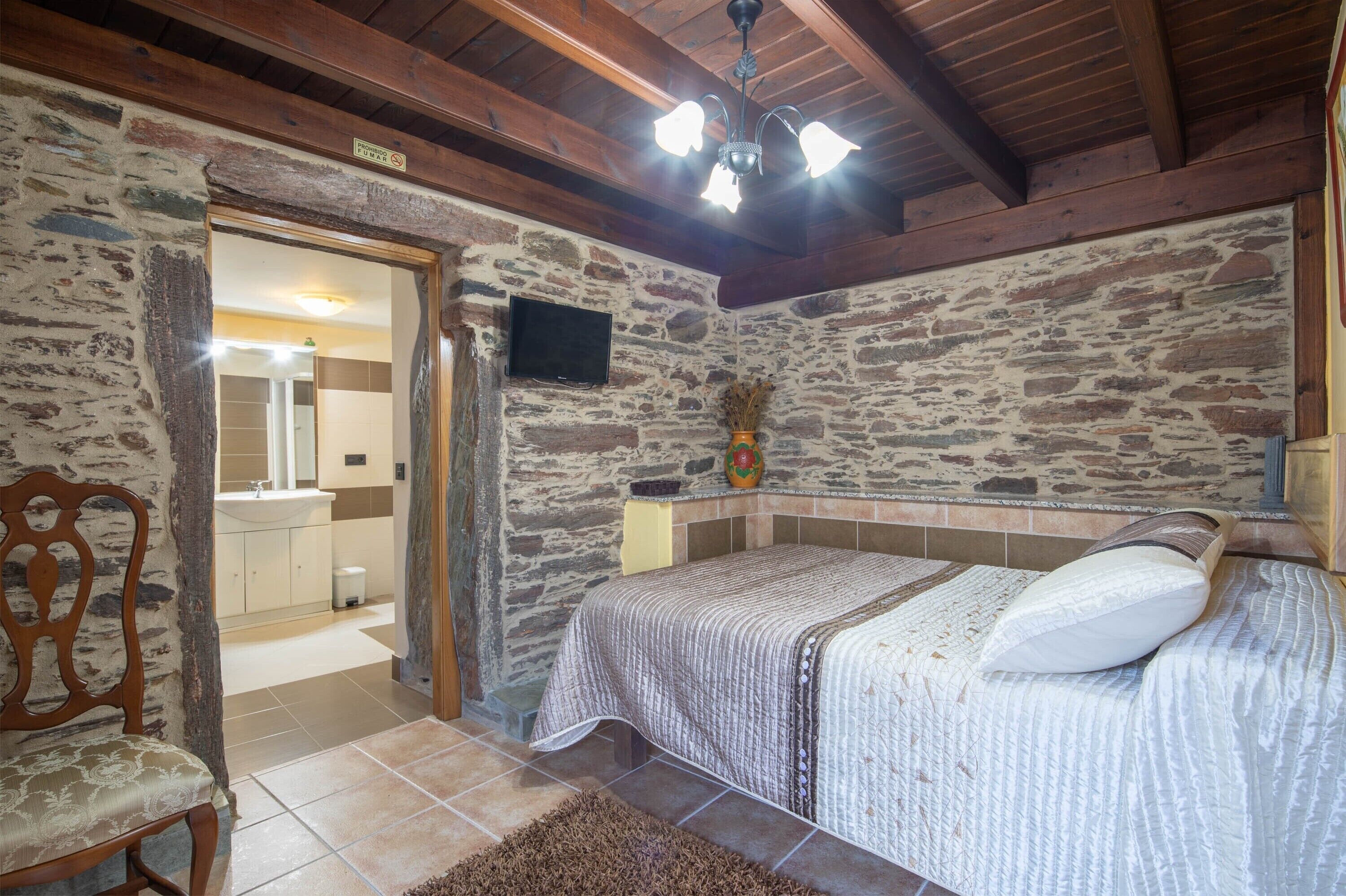 3 dormitorios, tabla de planchar con plancha, wifi gratis y ropa de cama