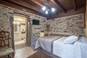 3 chambres, fer et planche à repasser, accès au Wi-Fi (inclus)