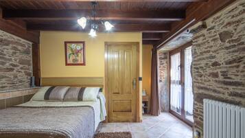 3 chambres, fer et planche à repasser, Wi-Fi gratuit, draps fournis