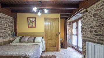 3 habitaciones, tabla de planchar con plancha y wifi gratis