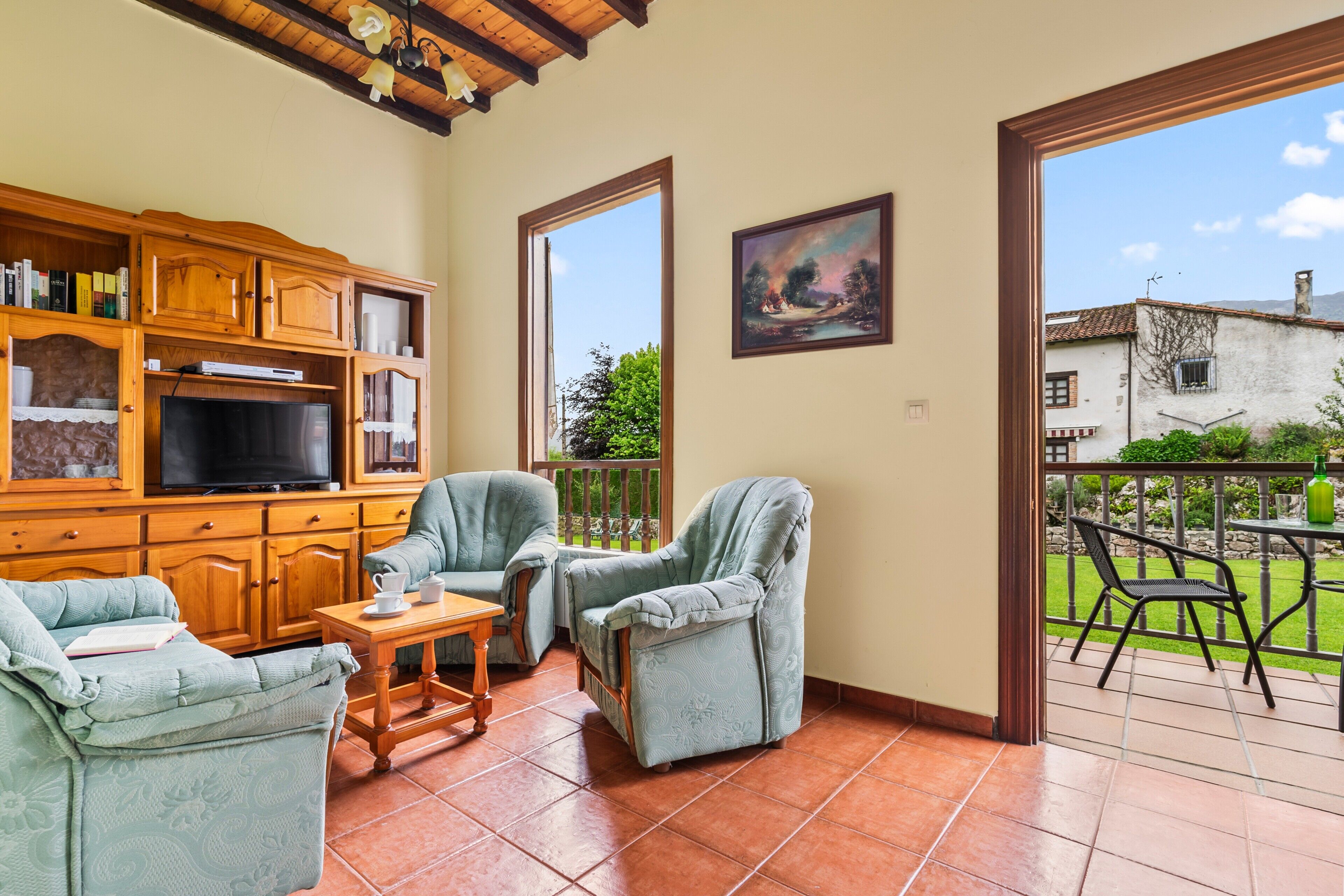 Télévision, lecteur de DVD, chaîne hi-fi