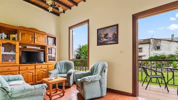 TV, lettore DVD, impianto stereo